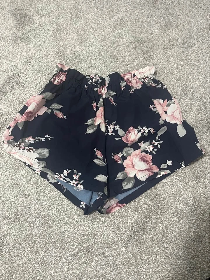 Various Clothing Items - photo 5