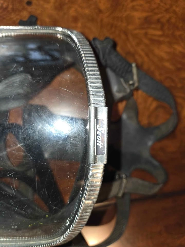 Vintage Scott Firefighter Breathing Mask / SCBA Facepiece - photo 2