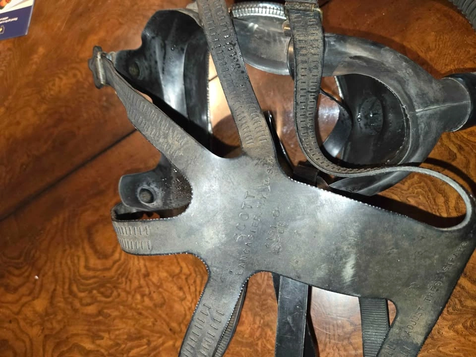 Vintage Scott Firefighter Breathing Mask / SCBA Facepiece - photo 3