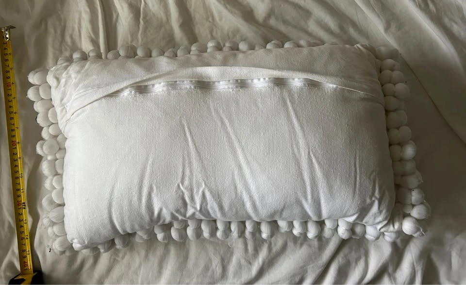 Throw pillow (as is) - photo 3