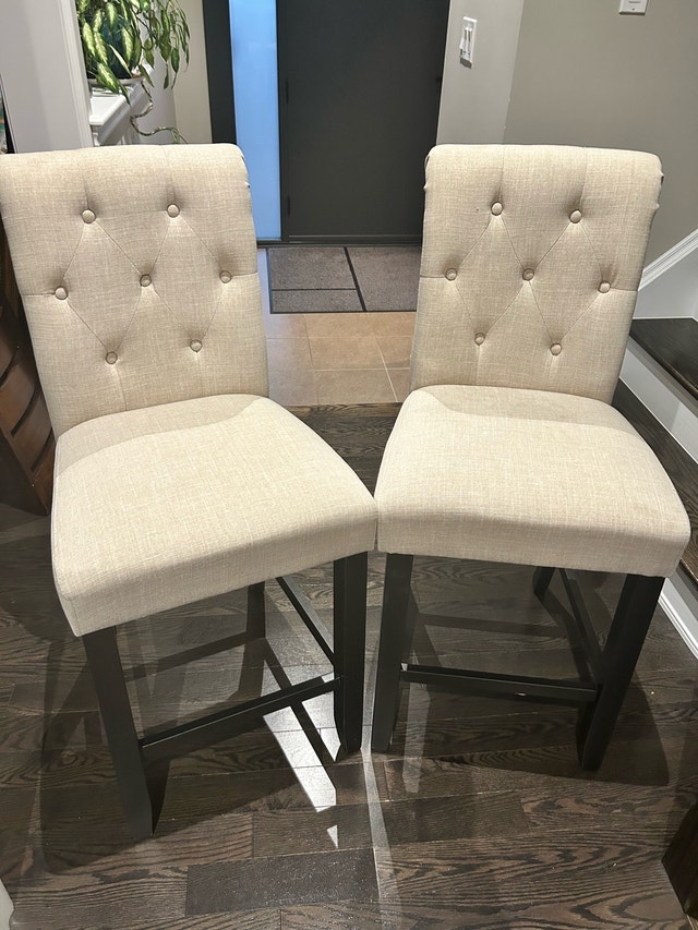 Tufted Upholstered Bar Stools
