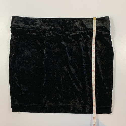 GUESS Crushed Velvet Mini Skirt Medium Black Stretch Velour - photo 3