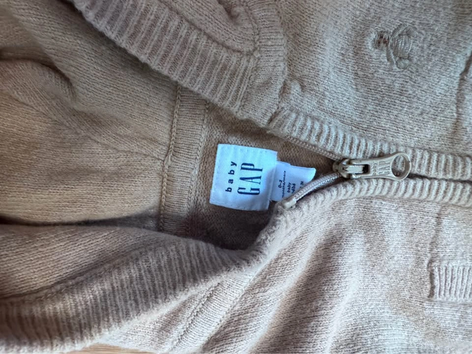Baby Gap Bear hoodie knit. Size 0-3 months - photo 2