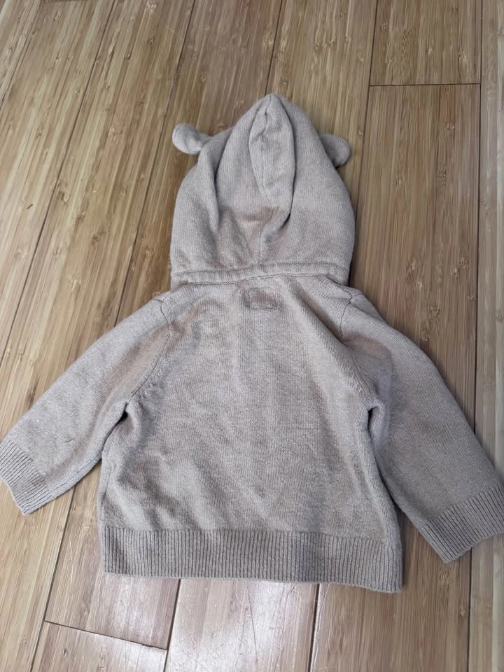 Baby Gap Bear hoodie knit. Size 0-3 months - photo 3