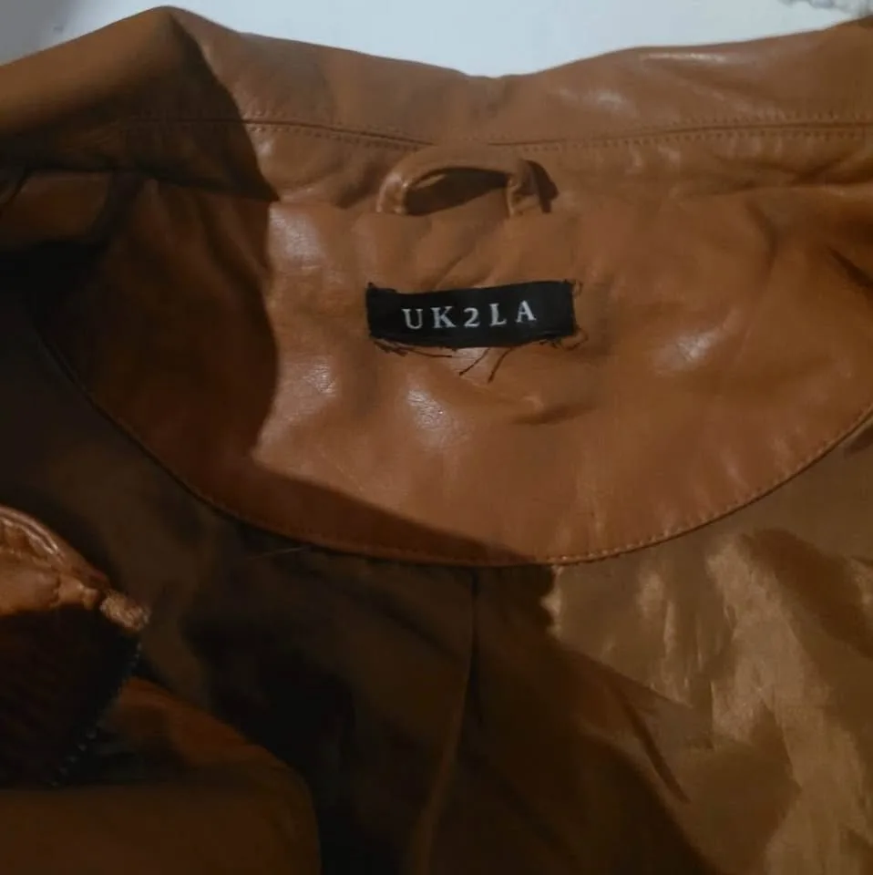 UK2LA Brown Leather Vest Classic Sleeveless Design image indicator(4)