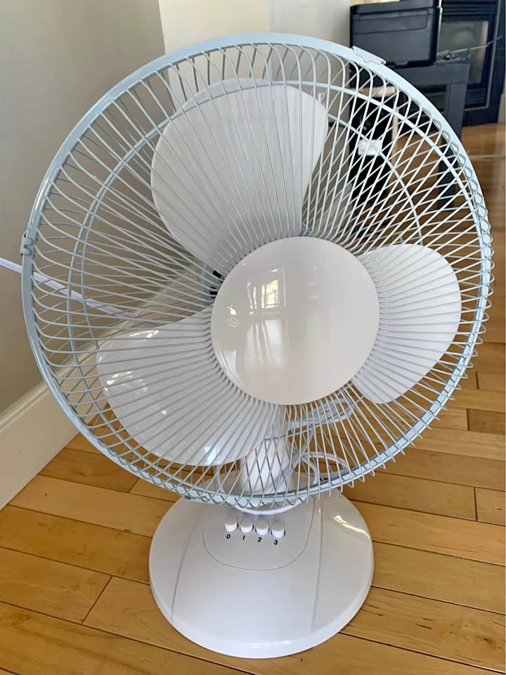 White Oscillating Table Fan - NEW