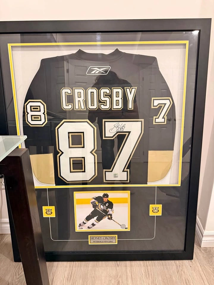 Sidney Crosby authentic hand-signed collectible