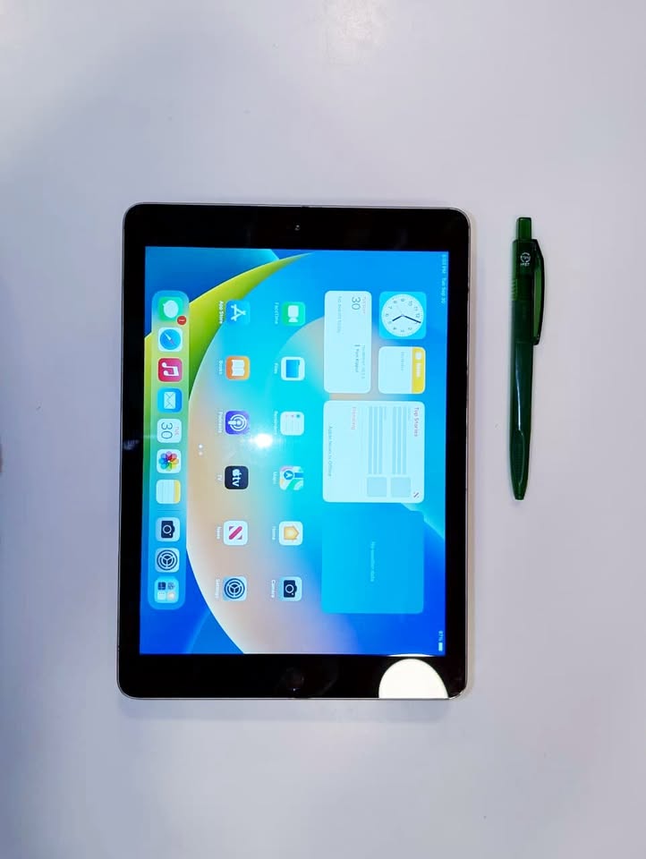 iPad 5th Gen - photo 3