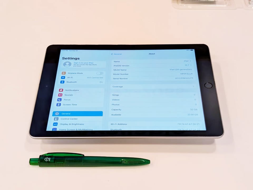 iPad 5th Gen - photo 4