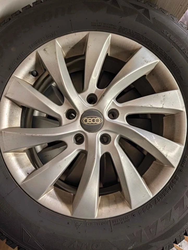 LN 4 Bridgestone Blizzak DM-V2 Winter Tires on alloy rims 235/65 - photo 2