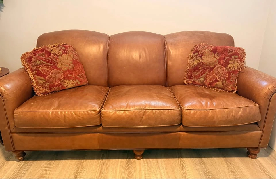 Leather couch - photo 2