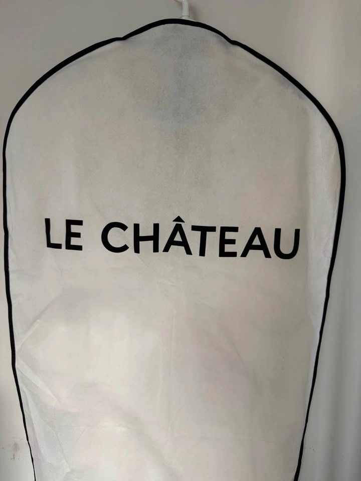 Le Château Ivory Lace & Chiffon Wedding / Bridal Dress – Size 4 - photo 4