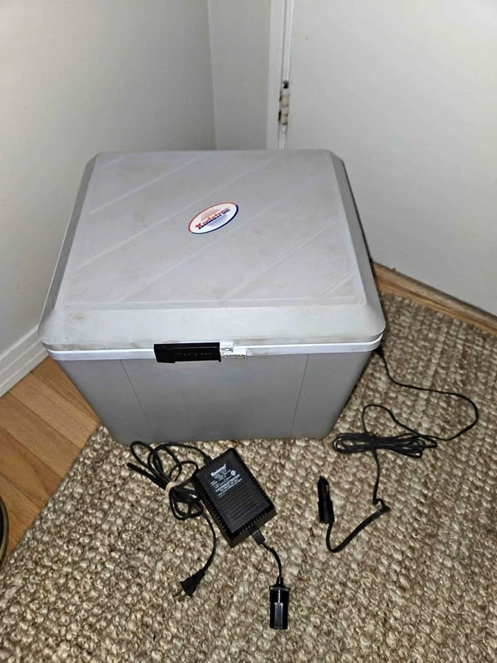 Koolatron P27 Voyager 12V Electric Cooler & Warmer w/ AC Adapter