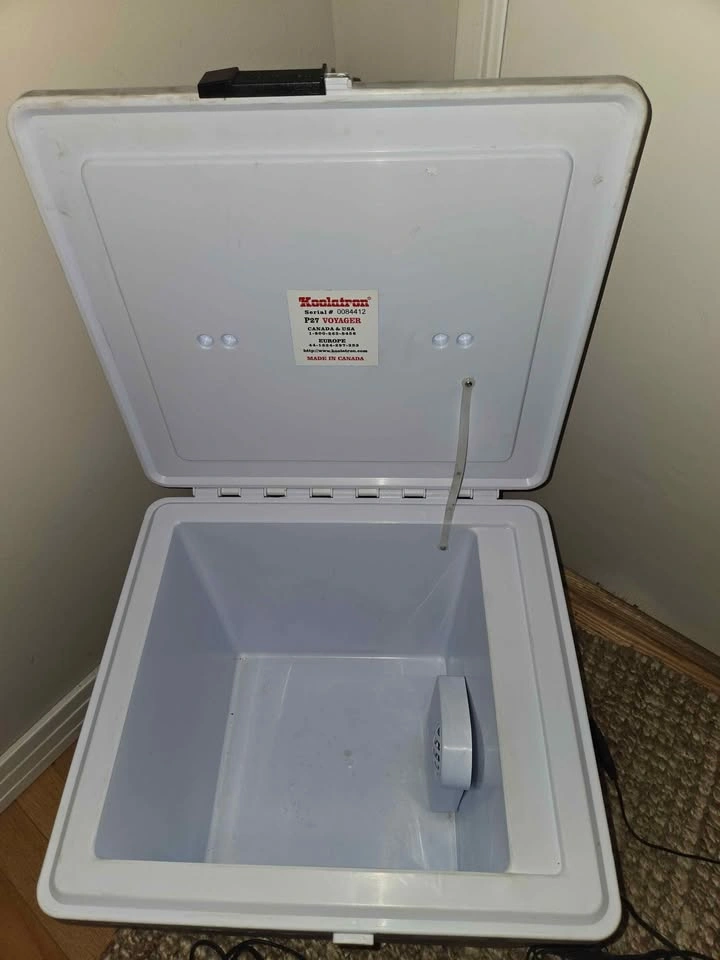 Koolatron P27 Voyager 12V Electric Cooler & Warmer w/ AC Adapter - photo 2