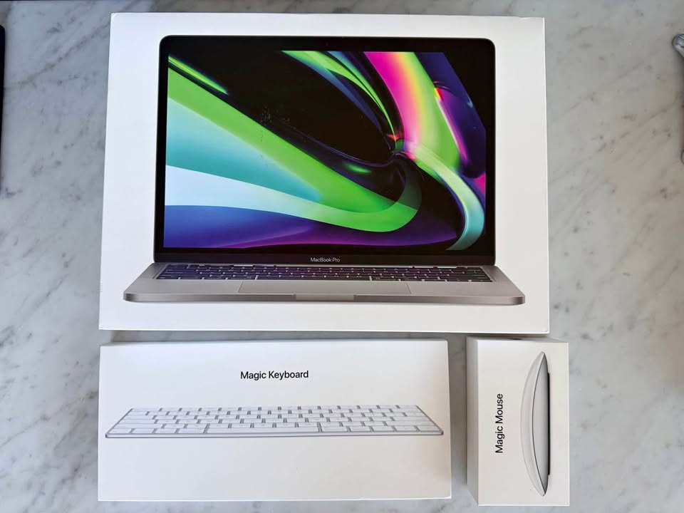 MacBook Pro 2020 512gb 16gb RAM + Magic Mouse 2 + Keyboard