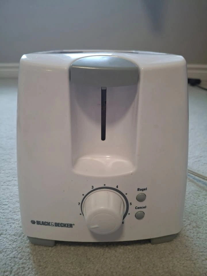 Black & Decker 2-Slice Toaster, Bagel Function, Adjustable Shade