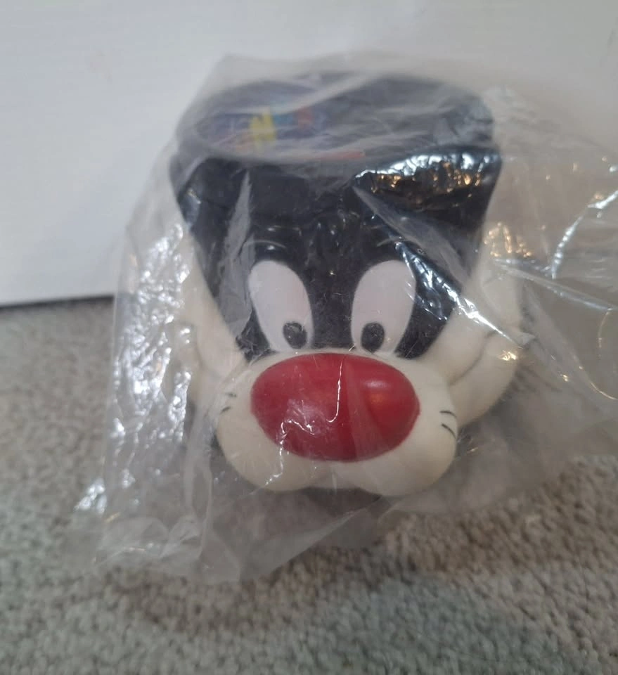 Sealed Looney Tunes Plastic Character Mugs: 1992 KFC/Warner Bros - photo 3