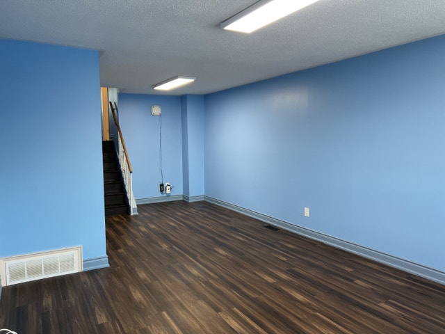 3 bed main floor clean place - photo 3