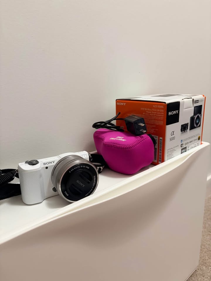 Sony a5000 Mirrorless Camera - photo 3