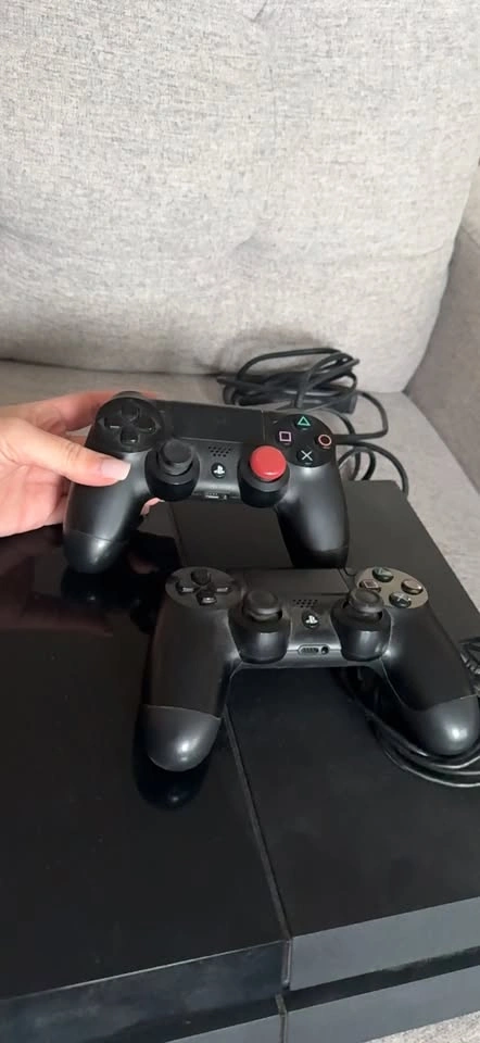 PlayStation 4 Console with 2 Controllers - photo 2