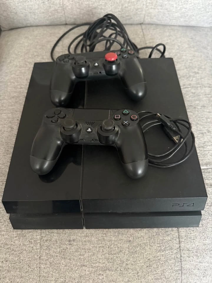 PlayStation 4 Console with 2 Controllers - photo 3