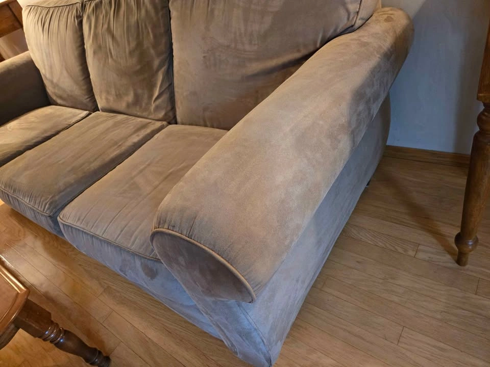 Couch - photo 2