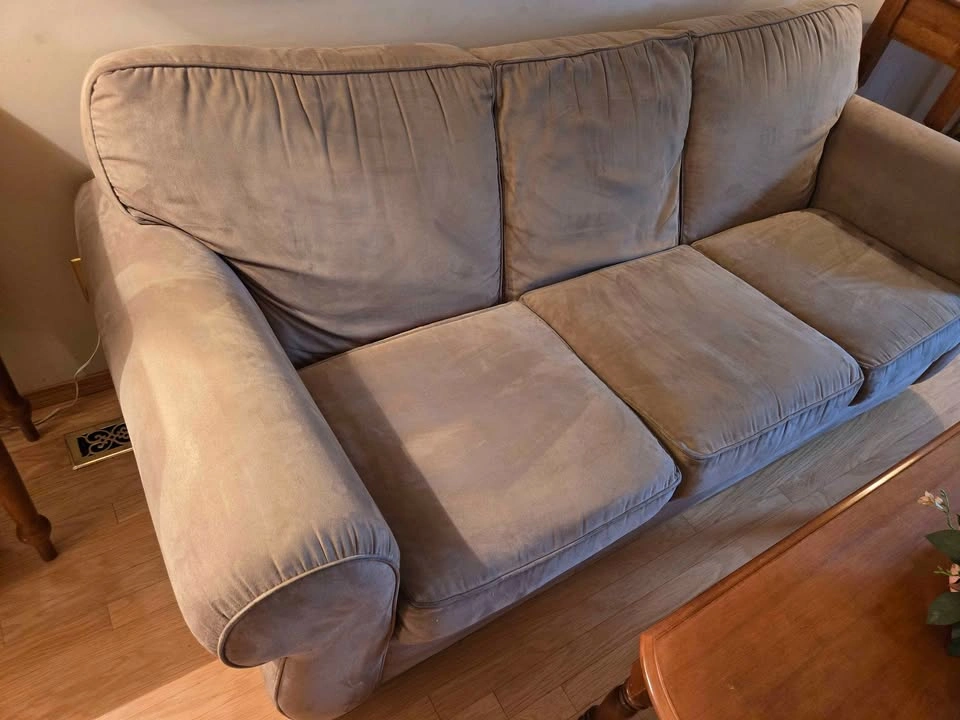 Couch - photo 3