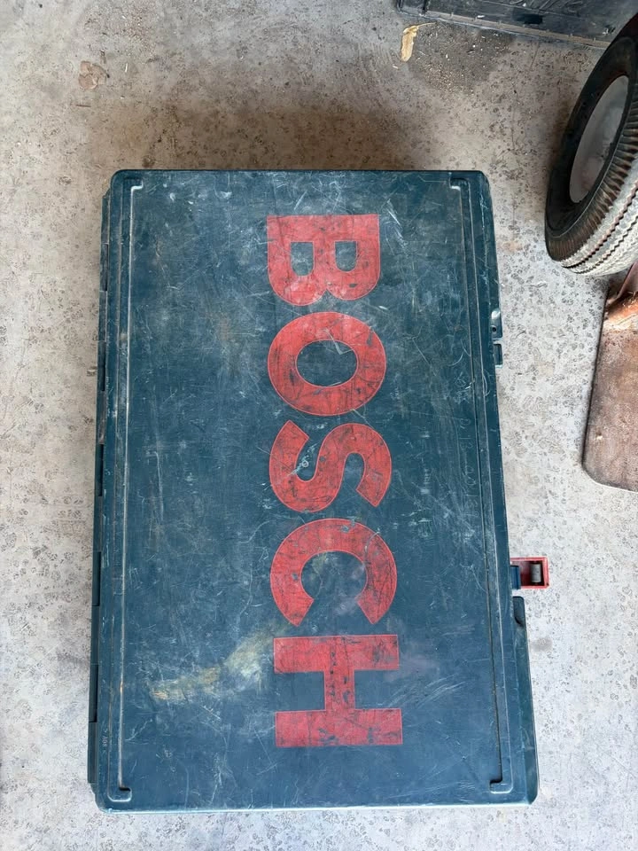 Bosch Rotary Hammer drill - photo 2