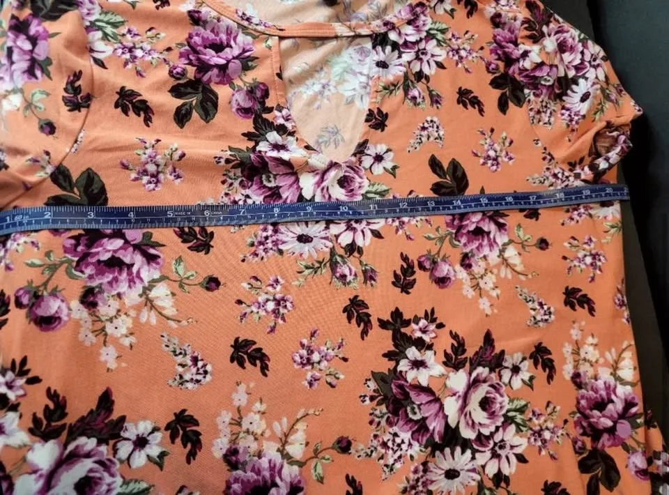 Joe Boxer Floral V-Neck Keyhole Top Size 1X image indicator(4)