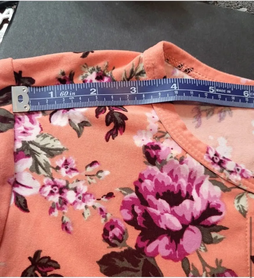 Joe Boxer Floral V-Neck Keyhole Top Size 1X image indicator(5)