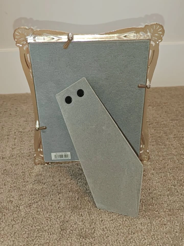 Ladonna Silver Ornate Metal Picture Frame – Fits 5x7 Photo - photo 4