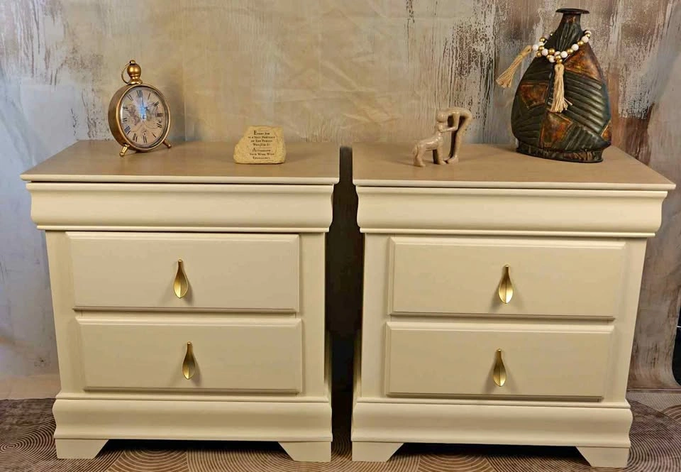 Pair of nightstands/side tables