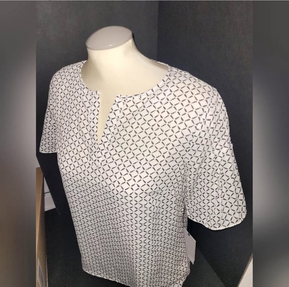 Ivanka Trump New White and Black Blouse Accent Sleeve With Tags - photo 2