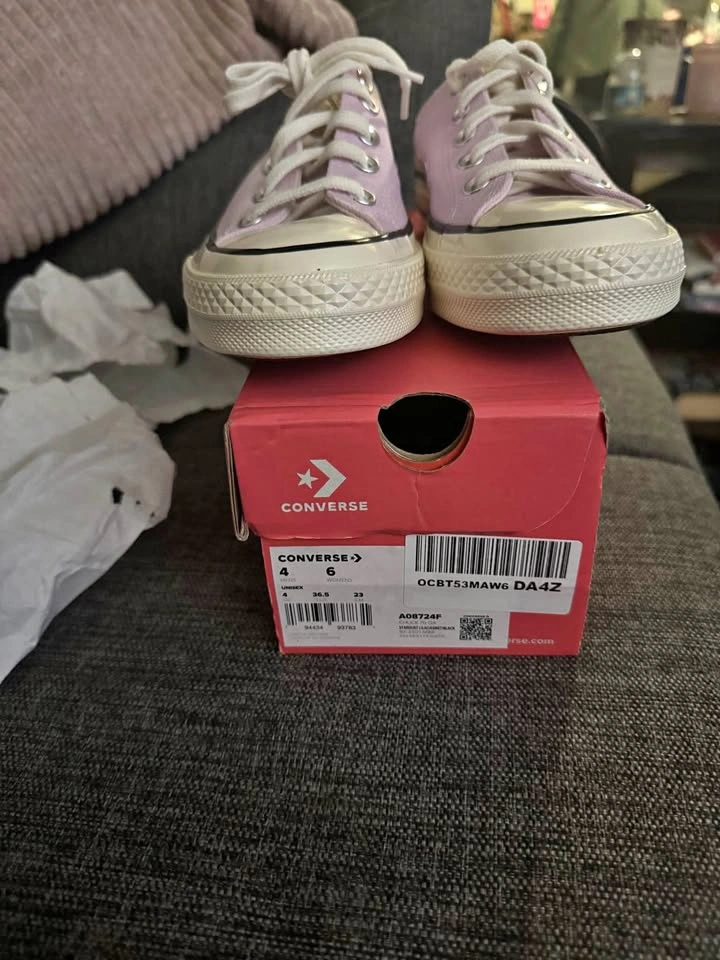 Converse Chuck Taylor Low size 4 men size 6 women