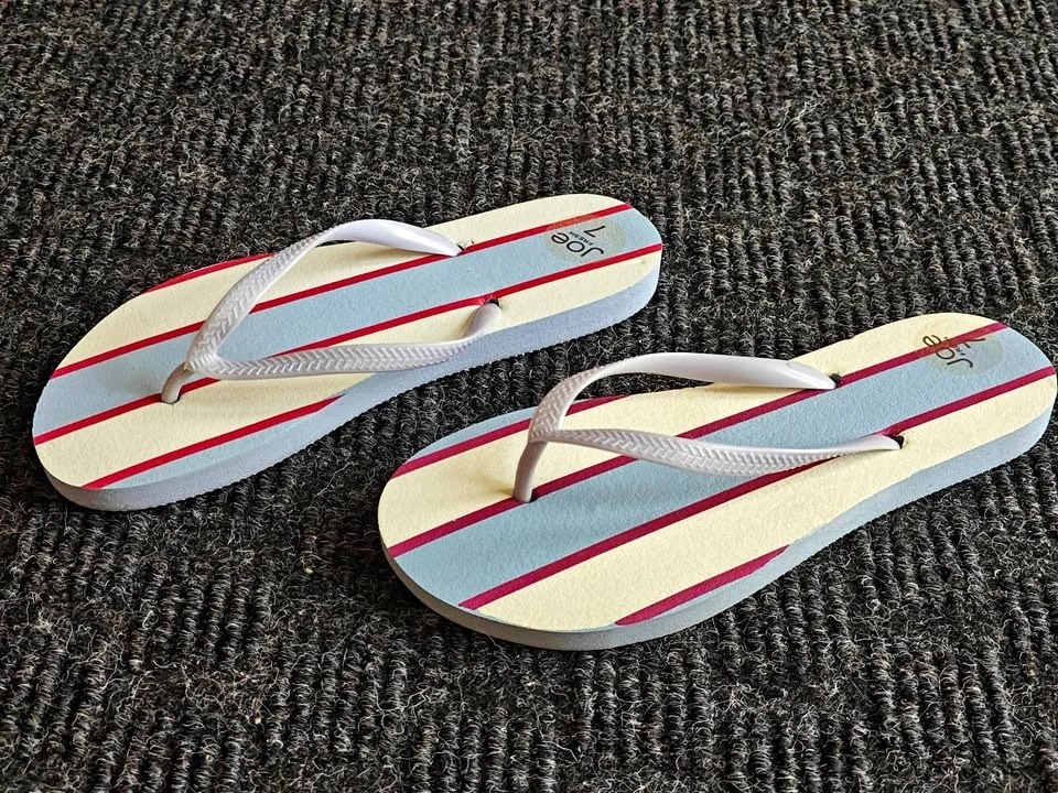 Joe Fresh Women Flip Flops Sandals / Slippers - Size 7
