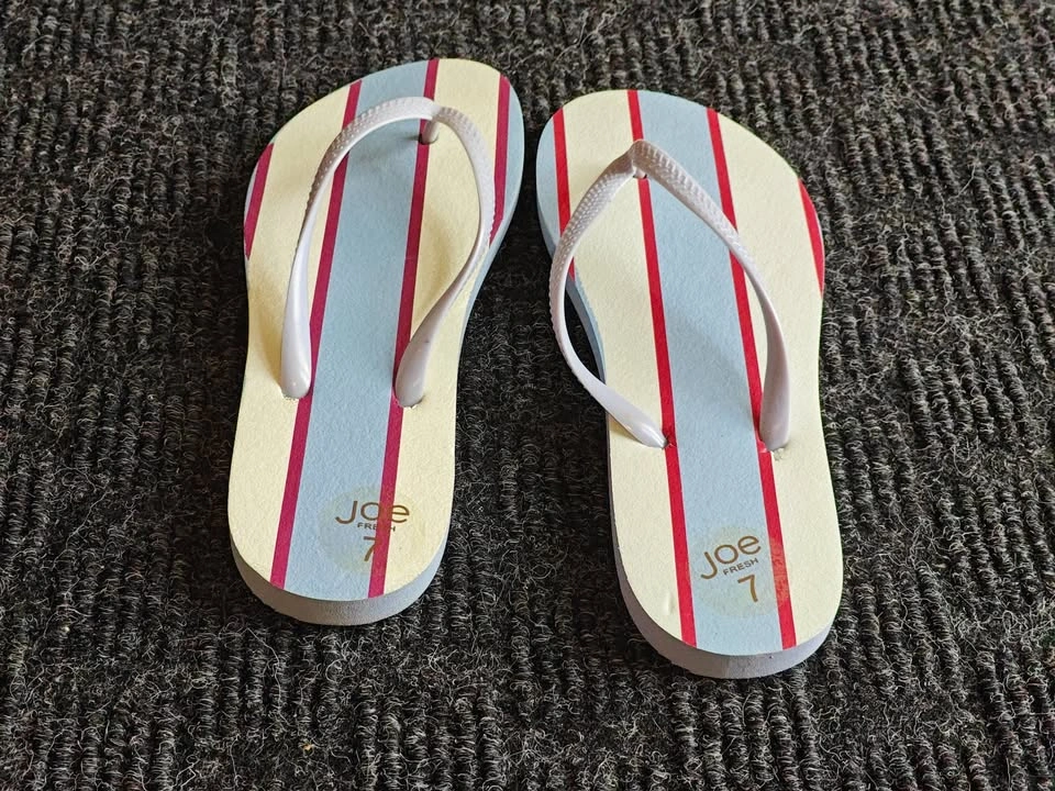 Joe Fresh Women Flip Flops Sandals / Slippers - Size 7 - photo 4