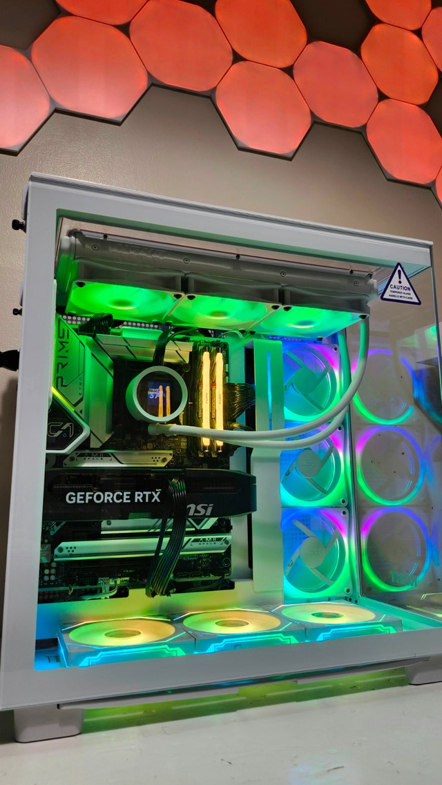 Ultra White i9 Gaming PC RTX 5070 + 32GB DDR5 - photo 2