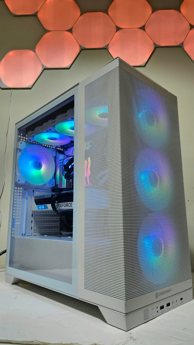White Gaming PC | i5 13600KF / 16GB DDR5 / RTX 4060 Ti 16GB