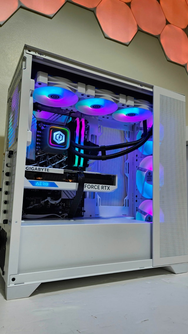 White Gaming PC | i5 13600KF / 16GB DDR5 / RTX 4060 Ti 16GB - photo 2