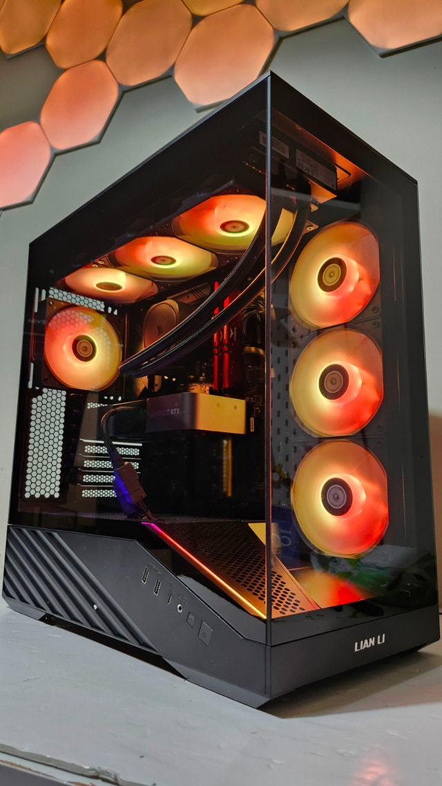 Ultra gaming PC RTX 5080 / Ryzen 7 7800X3D / 32GB DDR5 / 2TB SSD