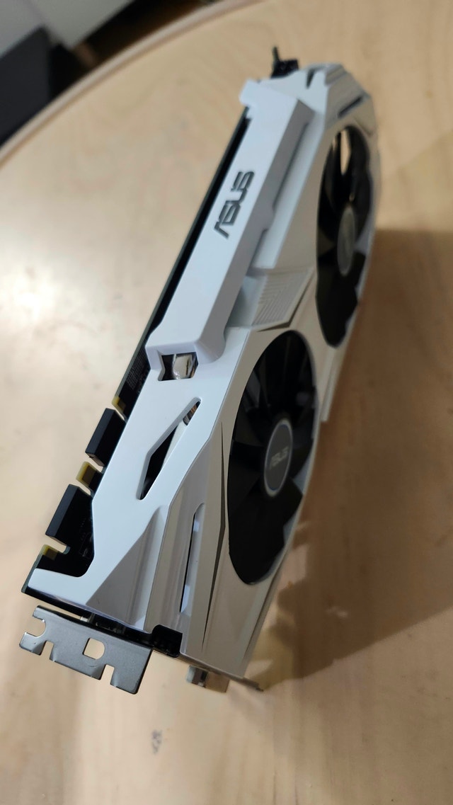 ASUS GTX 1070 DUAL white OC 8GB