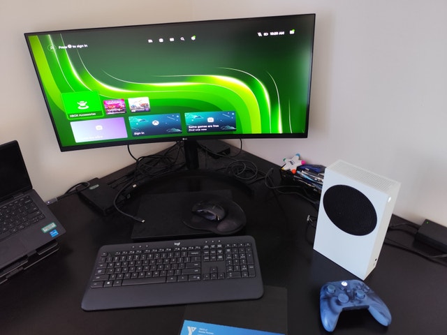 (Delivery) Xbox Series S w/games - photo 3