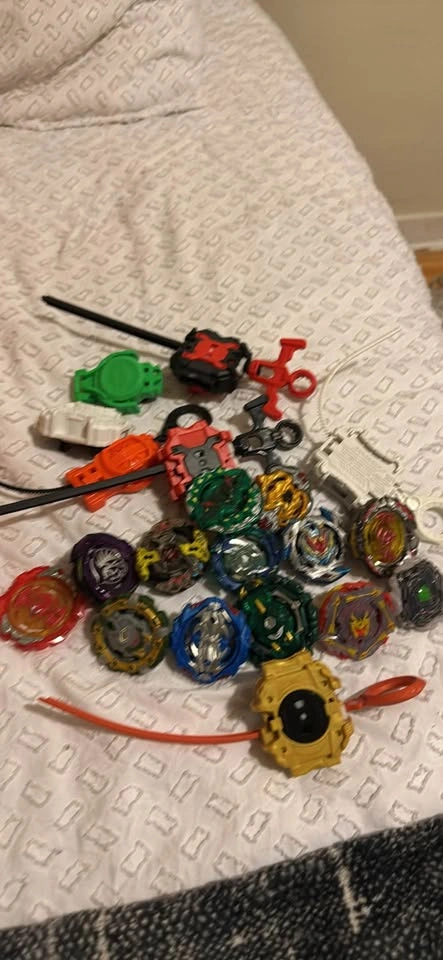 Beyblade lot - photo 4