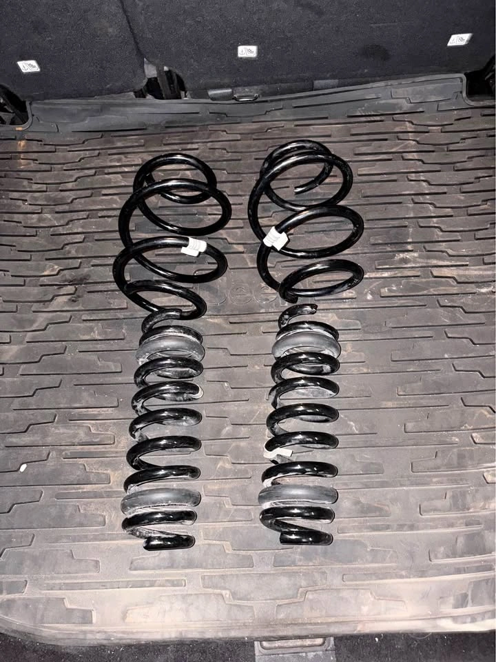 Set of 4 OE 2018 BMW M4 Coil Springs