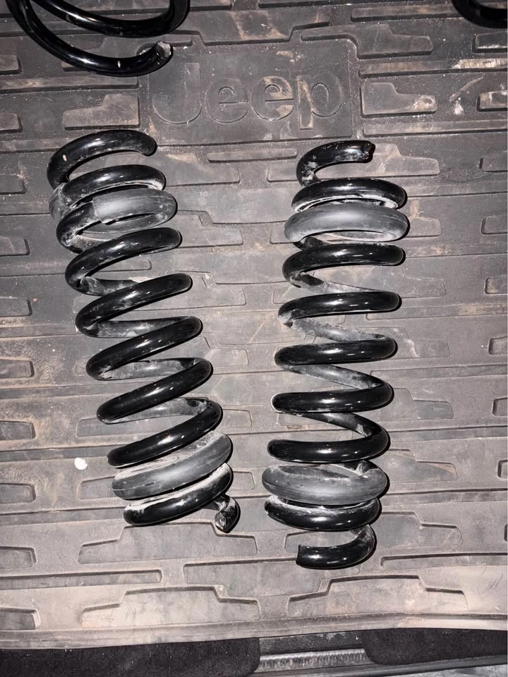 Set of 4 OE 2018 BMW M4 Coil Springs - photo 3