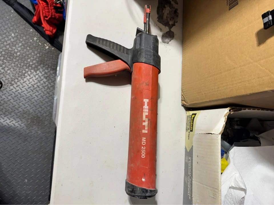 Hilti HD2500 Epoxy dispenser