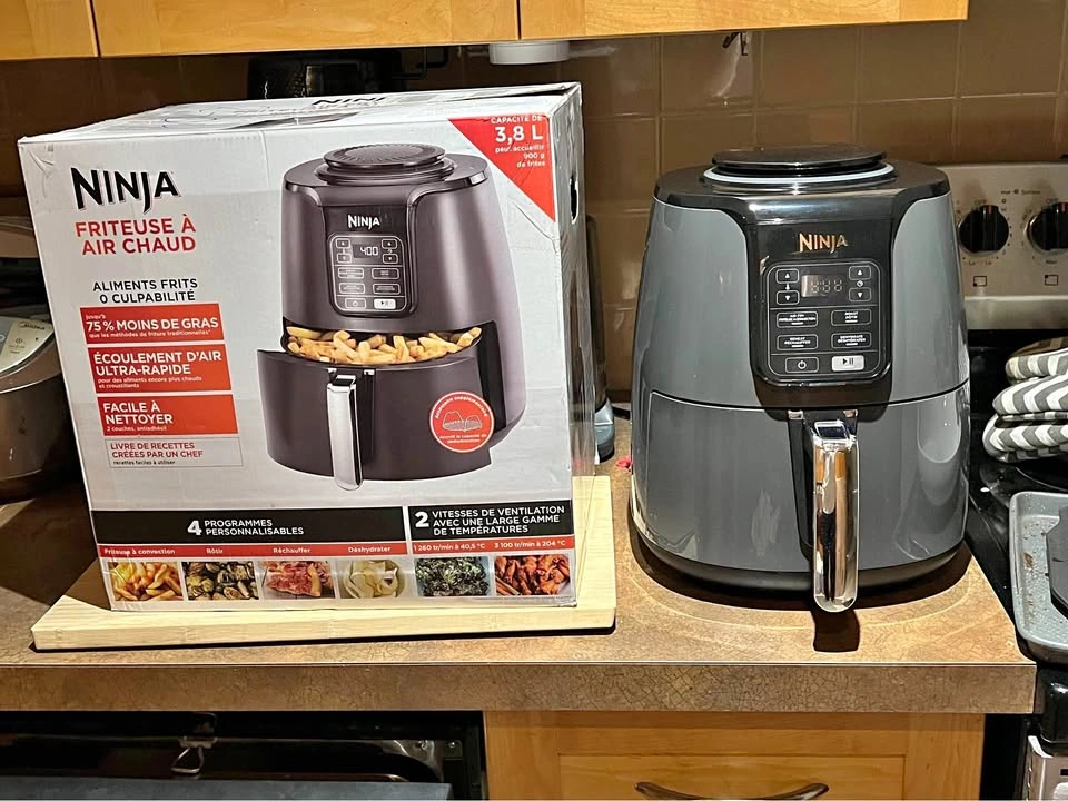 Ninja 4 Qt air fryer, like new with original box