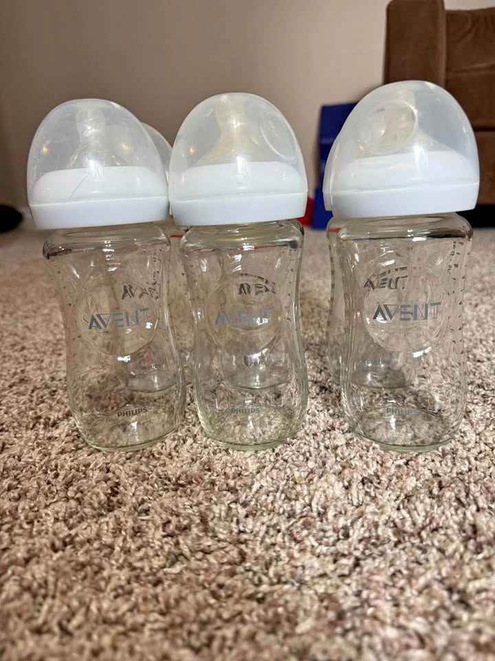 6 Glass Avent Baby Bottles