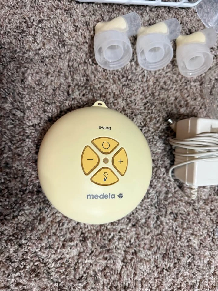 Medela Swing Pump + Accessories - photo 2