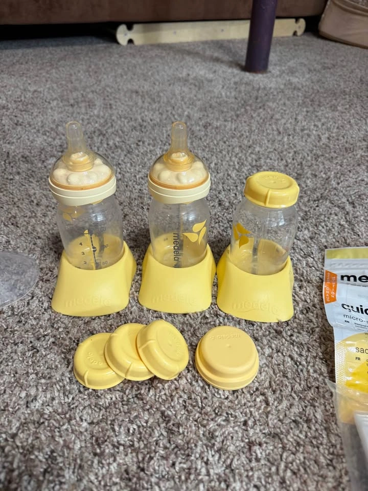 Medela Swing Pump + Accessories - photo 3
